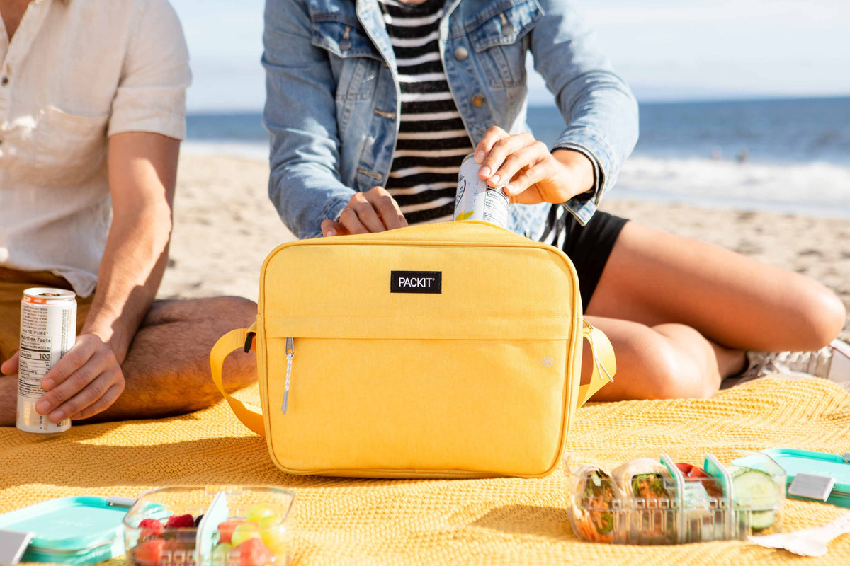 freezable-zuma-15-can-cooler-l9 2022_Lifestyle_Zuma-15-Can-Cooler_Lemonade_30_Lores.jpg