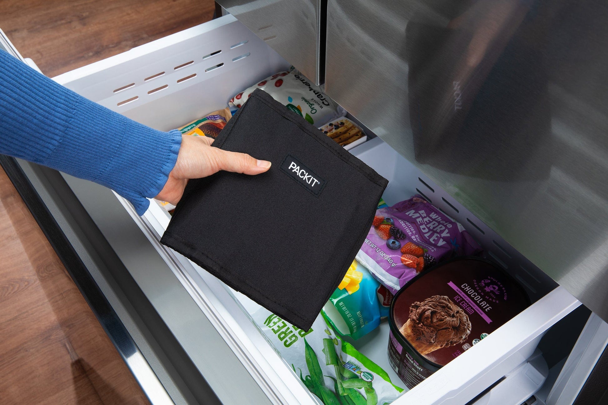freezable-hydration-crossbody-l6 freezable-hhydration-crossbody-black-insert-freezer.jpg