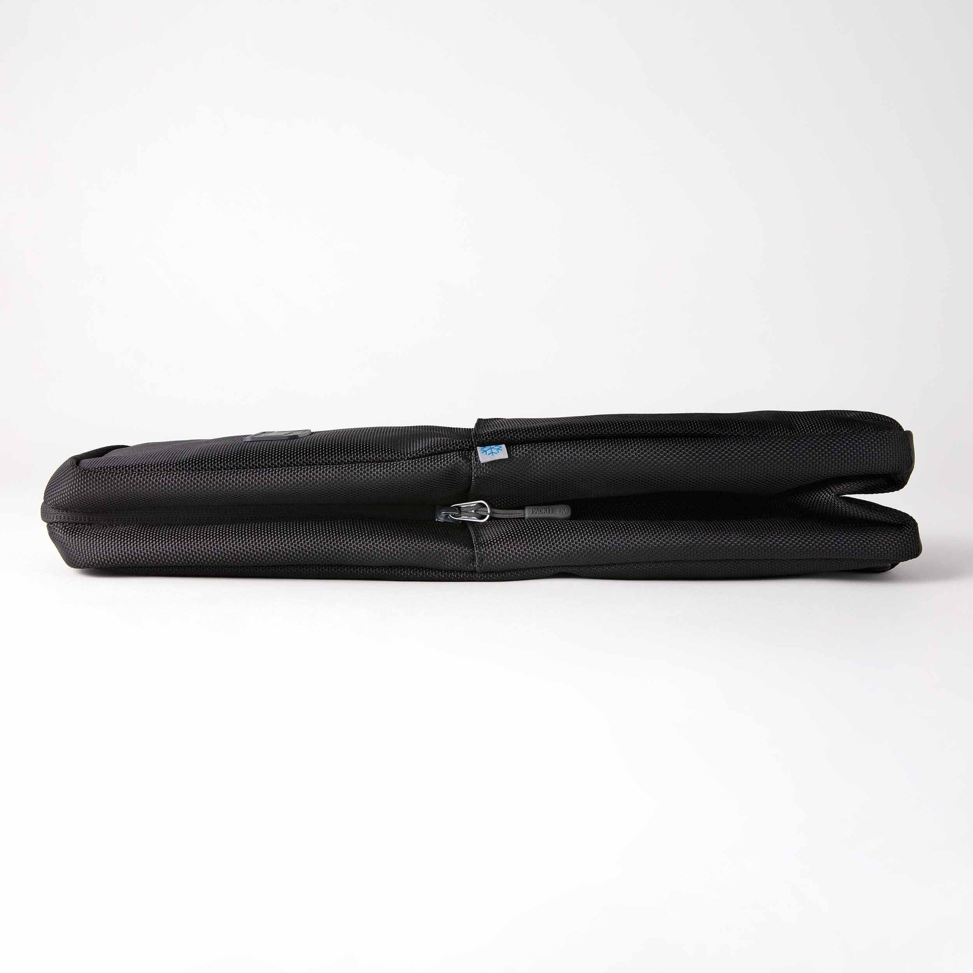 freezable-wine-carrier-v7 freezable-wine-carrier-black-ecofreeze-plus-flat.jpg