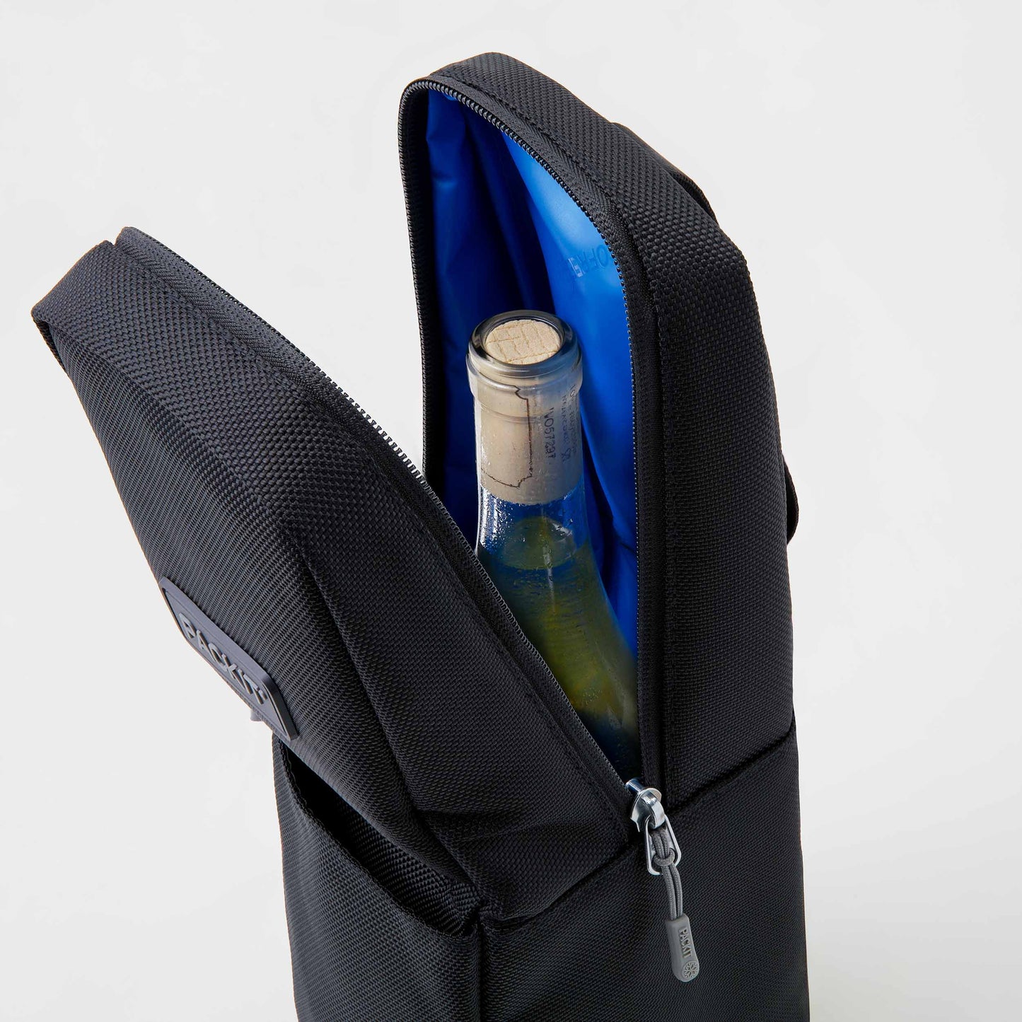 freezable-wine-carrier-v7 freezable-wine-carrier-black-ecofreeze-plus-top-view-with-wine.jpg