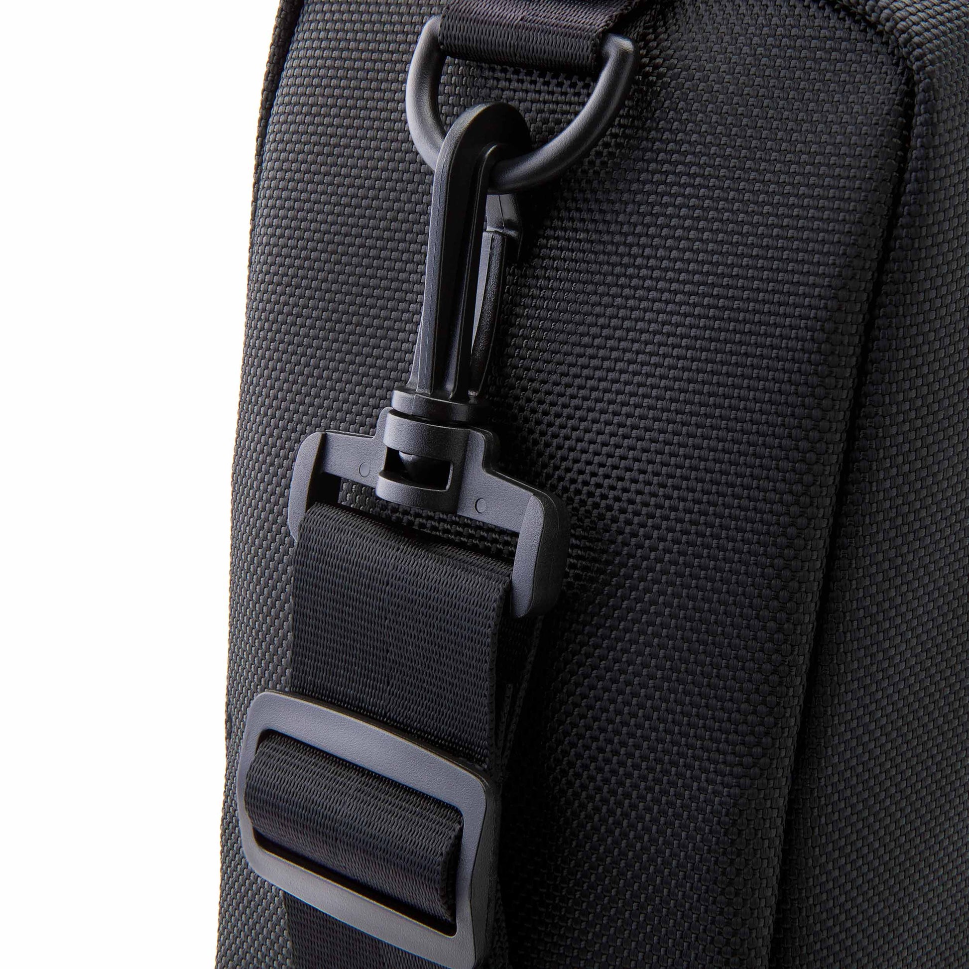 freezable-wine-carrier-v7 freezable-wine-carrier-black-ecofreeze-plus-zoom-removable-strap.jpg