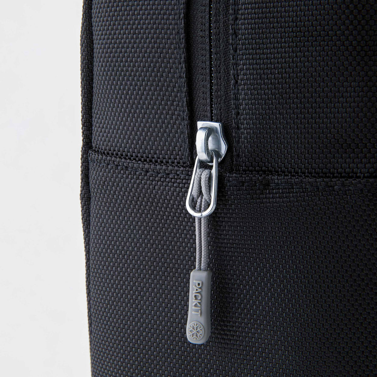 freezable-wine-carrier-v7 freezable-wine-carrier-black-ecofreeze-plus-zoom-zipper-pull.jpg