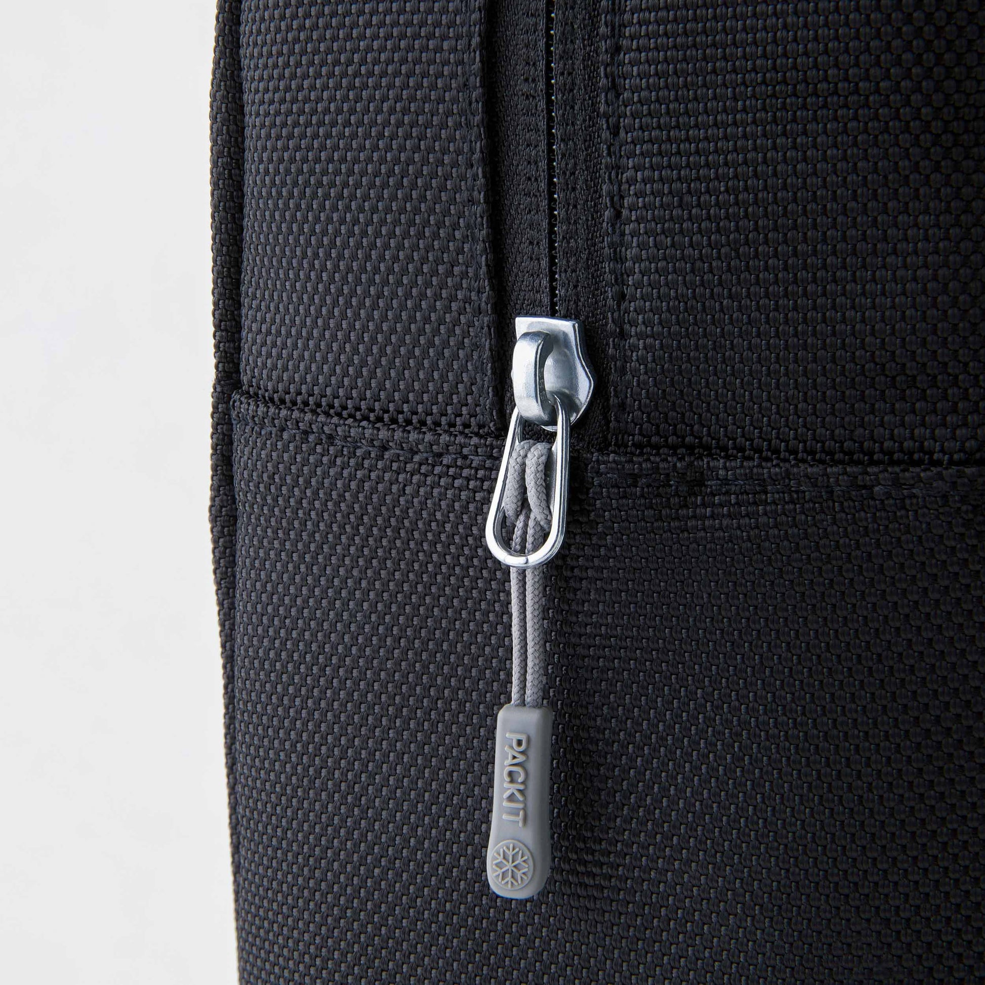 freezable-wine-carrier-v7 freezable-wine-carrier-black-ecofreeze-plus-zoom-zipper-pull.jpg